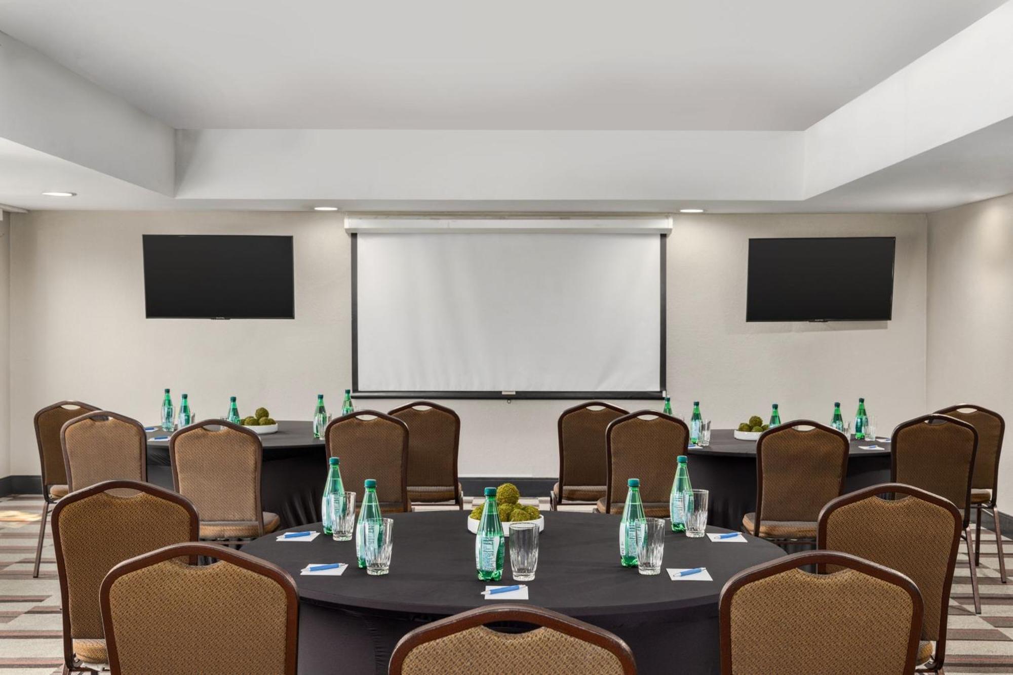 Four Points By Sheraton Greensboro Airport Esterno foto
