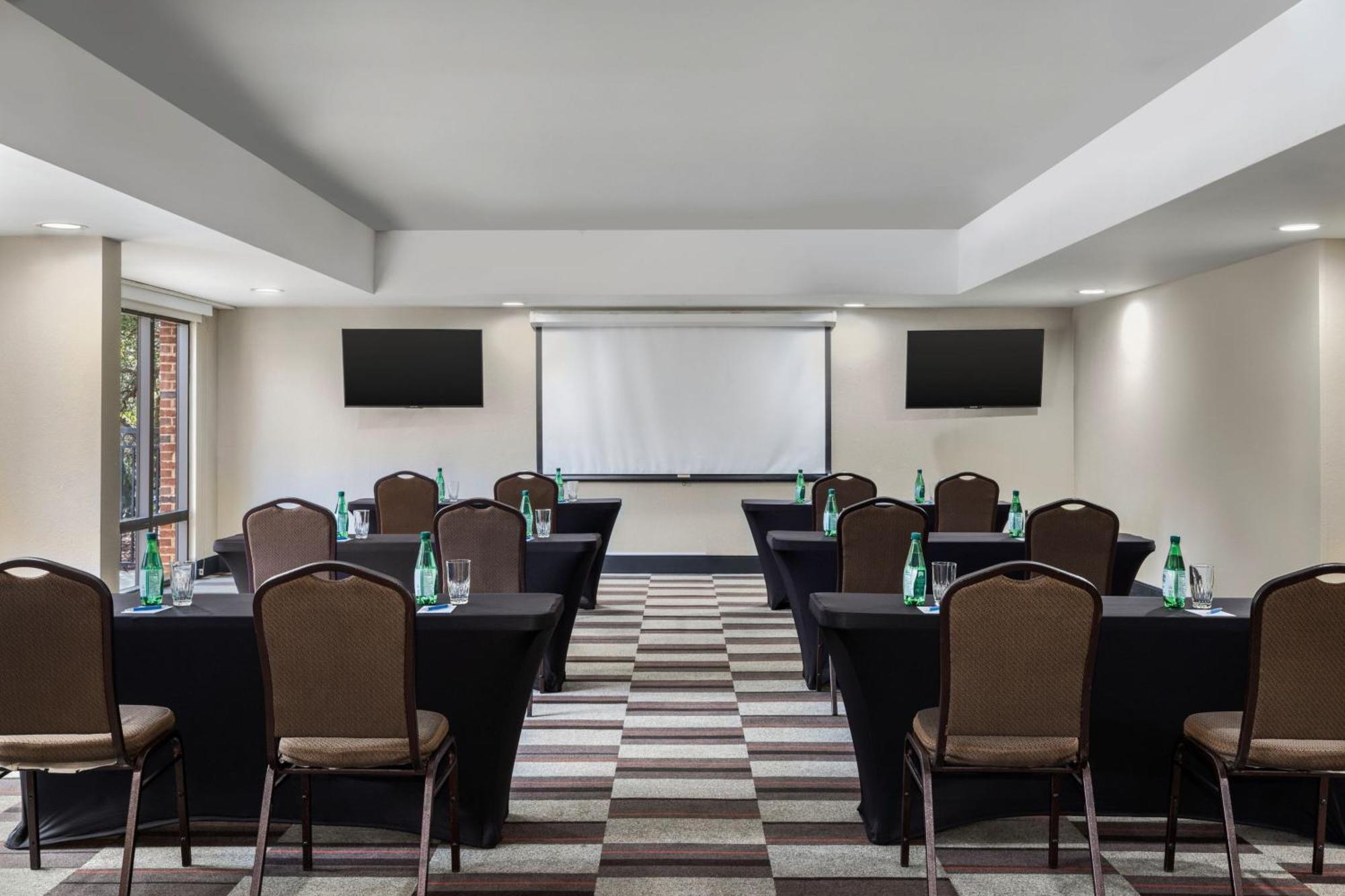 Four Points By Sheraton Greensboro Airport Esterno foto