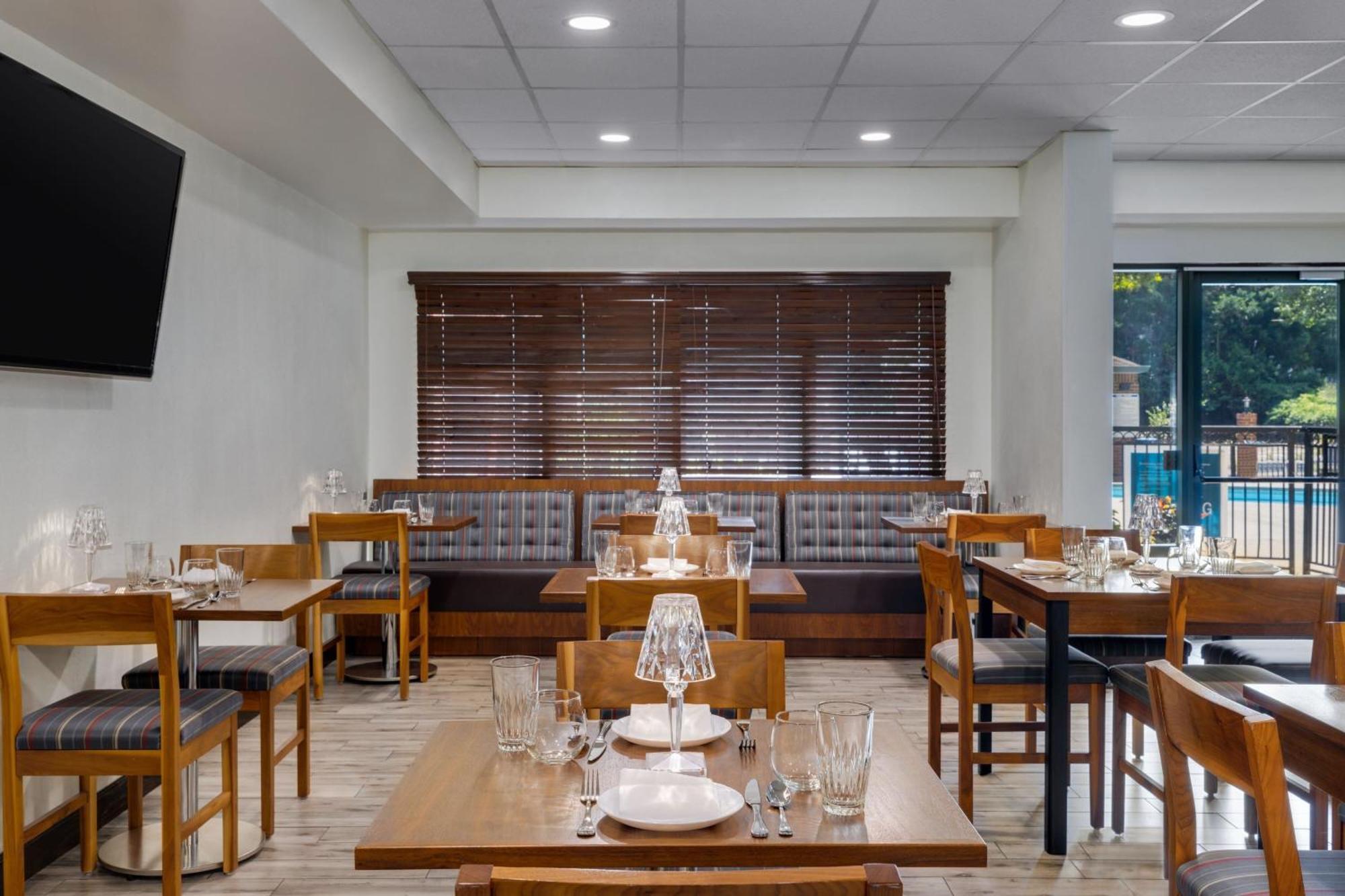 Four Points By Sheraton Greensboro Airport Esterno foto