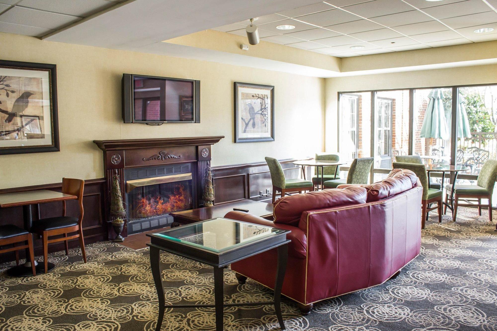 Four Points By Sheraton Greensboro Airport Esterno foto